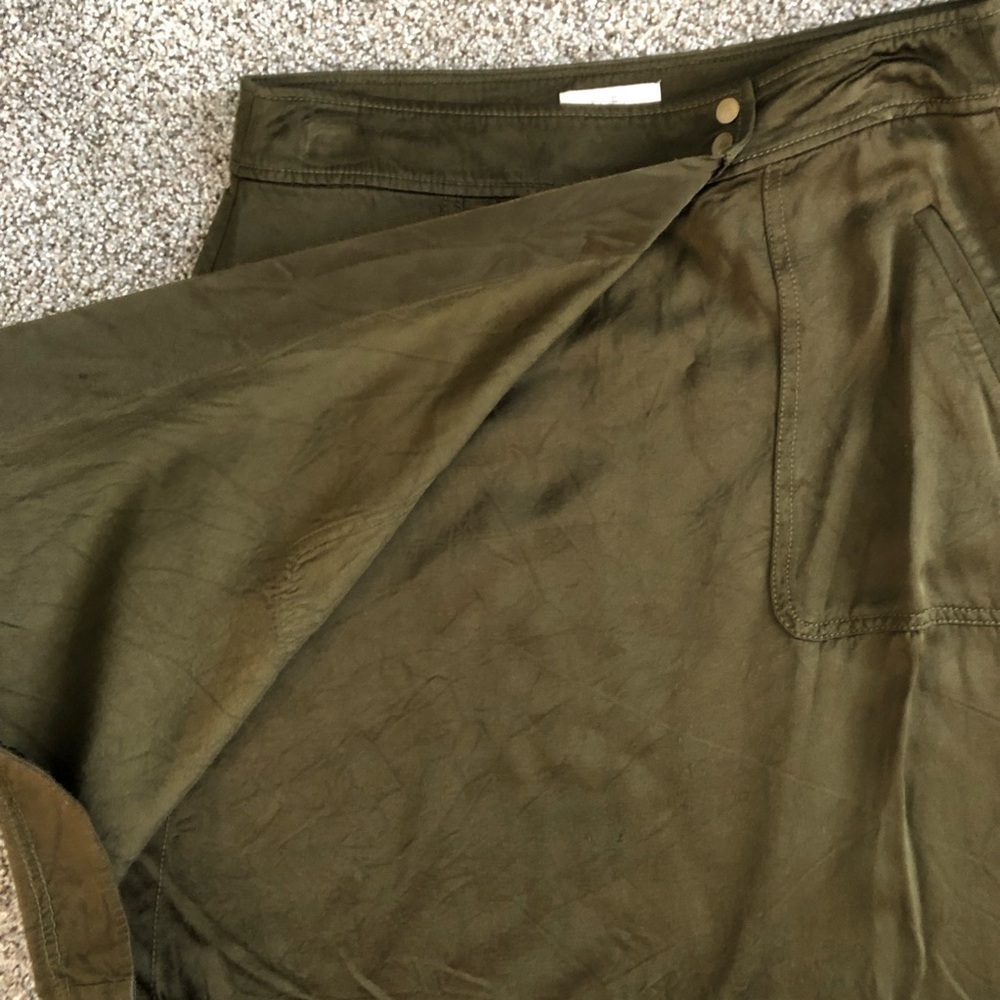 Loft dark green rayon wrap style mini skirt sz 6 - Picture 7 of 7